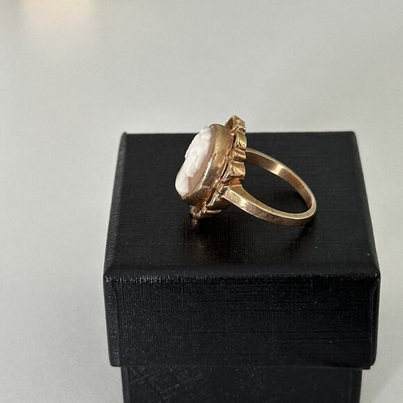 Vintage 10K Yellow Gold Genuine Cameo Shell Hand Carved Ladies Band Ring Size 5 - Picture 10 of 16